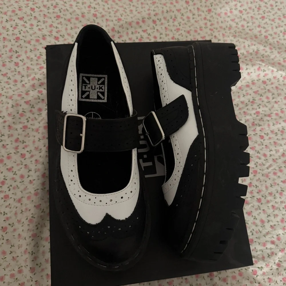 T.U.K Black and White Platform Mary Janes - Picture 3 of 4